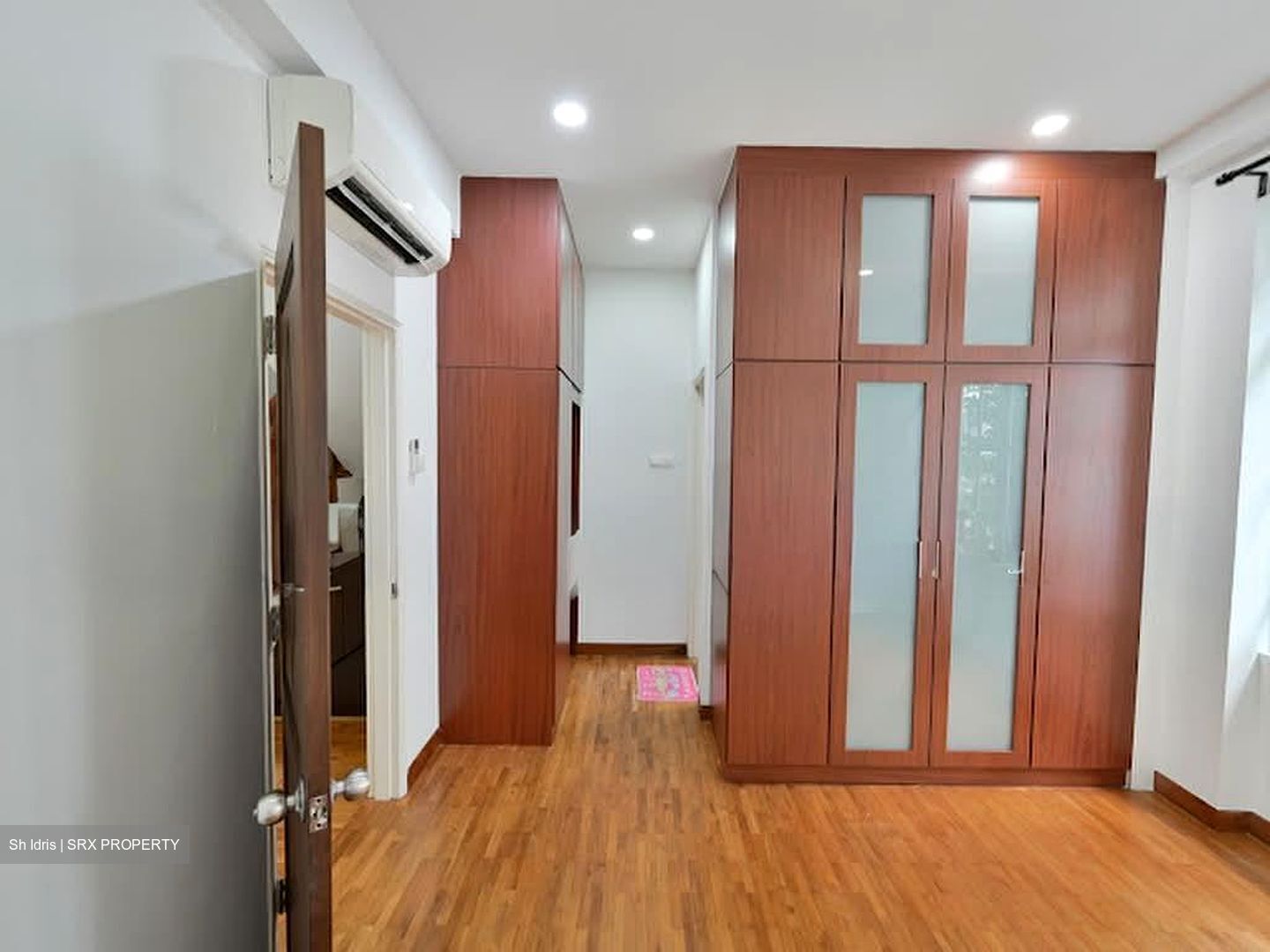 Loyang Court (D17), Terrace #570589671